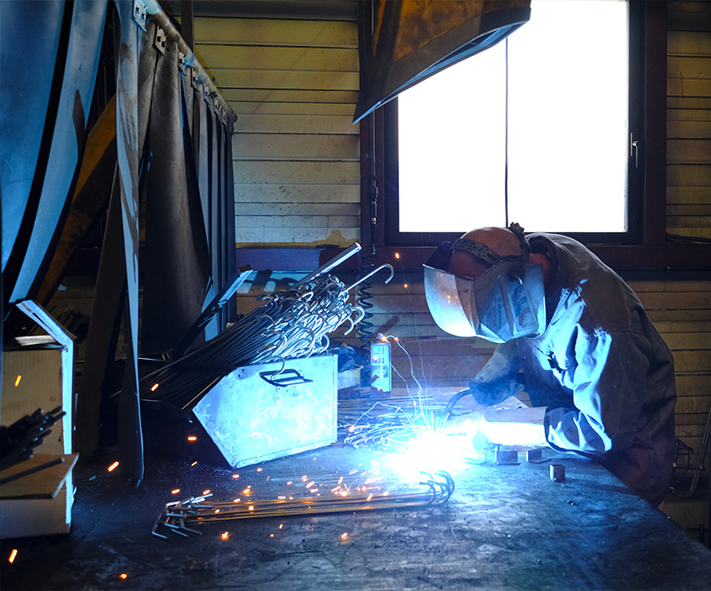 Travaillleur de l'esat en usine